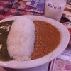 グラス - 料理写真:ラッシーと2色カレー880円