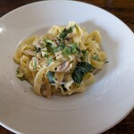 ヴェネツィア酒場 Ombra - あさりとモロヘイヤのバターソース