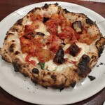 ピッツェリア ファッブリカ 1090 - メランザーネ(茄子・燻製チーズ・モッツァレラ・バジル)