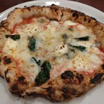 ピッツェリア ファッブリカ 1090 - チンクェ・フォルマッジョ（トマトソースと5種類のチーズ）