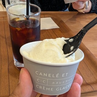 カヌレエクレームグラッセ カヌレとアイス_0