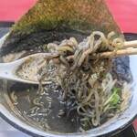 群鳳 - 麺がすっかり黒くなって。