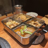 士士 - 