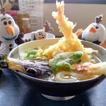 山の谷うどん - 天ぷらが……こんなに入って605円♡