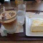 MJブックカフェ - アイスカフェラテとフロマージュ