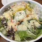 韓国料理 イチサン - 蒸し鶏の温玉シーザーサラダ