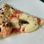 富良野チーズ工房 ピッツァ工房 - マルゲリータ　カット