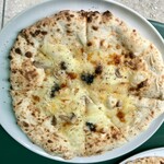 富良野チーズ工房 ピッツァ工房 - ふらのチーズスペシャル（¥2,150）（税込）