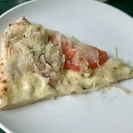 富良野チーズ工房 ピッツァ工房 - タマネギ　カット