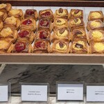 ブッフェ・ダイニング オーシャンテラス(ヨコハマ グランド インターコンチネンタル ホテル) - アップルデニッシュ ・ストロベリーデニッシュ ・栗デニッシュ ・白桃デニッシュ