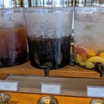 ブッフェ・ダイニング オーシャンテラス(ヨコハマ グランド インターコンチネンタル ホテル) - アイスコーヒー ・アイスティー ・デトックスウォーター