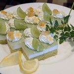 ブッフェ・ダイニング オーシャンテラス(ヨコハマ グランド インターコンチネンタル ホテル) - シャインマスカットとレモンのケーキ