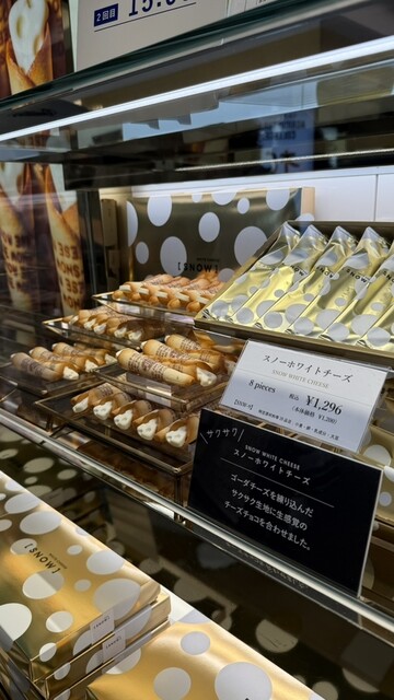新千歳空港人気　スノーホワイトチーズ　など 新千歳空港で早朝から行列～SNOW WHITE CHEESE（スノー ホワイト