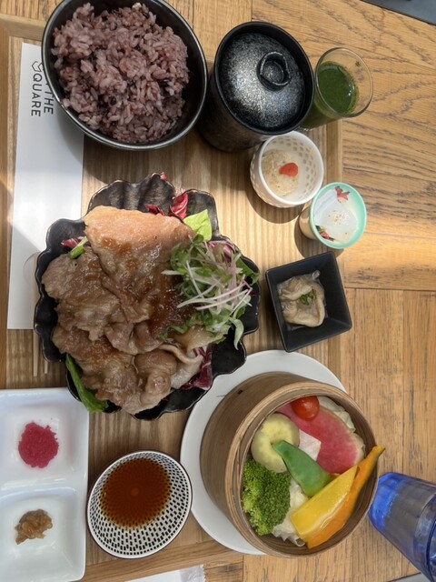 ON THE SQUARE photo 2