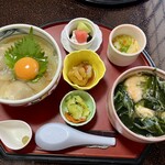 うみねこ亭 - 料理写真:ヒラメ丼と海鮮ラーメン