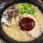 一竜 - 料理写真:博多ラーメン＋龍の赤い目