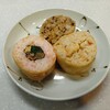 いなりや成 - 左：ふるさと巻き、中：たたき昆布、右：しょうゆ飯