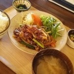 #702 CAFE&DINER - 週がわりランチ
            牛バラ肉のプルコギ定食
            ピリ辛でご飯が進んだ～(≧∇≦)