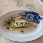 ミクニナゴヤ - 穴子のグリエ 茄子のジュレ添え キュルキュマ風味
      小さなレーズン添え