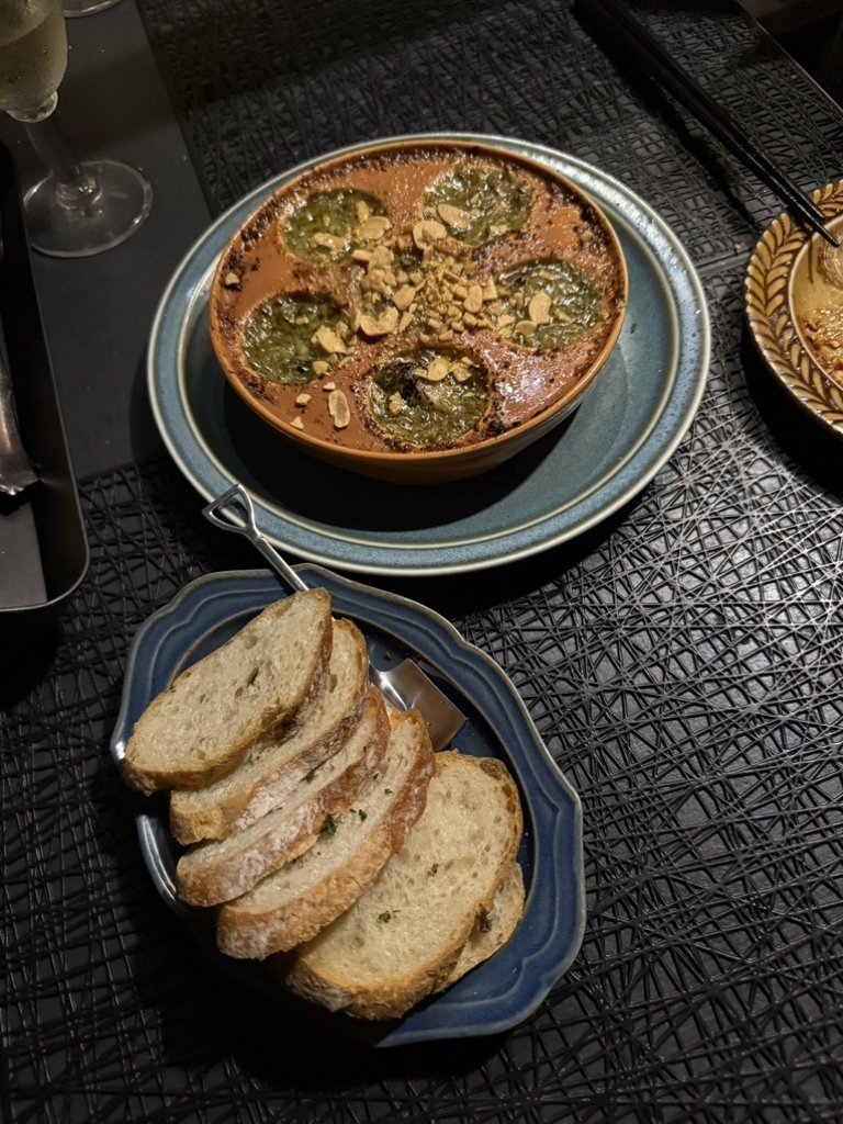 にょんにょん a24e8868-c6bc-47e5-b7d7-