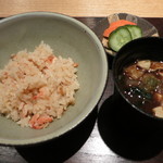 新屋敷 幸福論 - 鯛と桜えびの炊き込み御飯と赤出し。