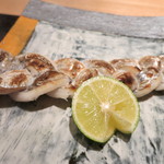 新屋敷 幸福論 - 本日の１品。太刀魚のアジロ焼き。