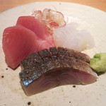 新屋敷 幸福論 - お造り。はがつお、あおりいか、シメサバ炙り。