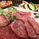 和牛一頭買い 焼肉ホルモン黒野 - 
