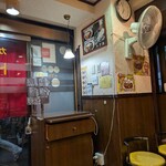 トプカ - 入口の券売所は閉鎖。チャキチャキままさんのしきりで。