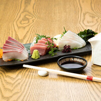 本日の鮮魚刺し3種盛り合わせ