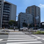 RAMEN MATSUI - 甲州街道を曲がりまして外苑西通りに沿って７、８分歩きます。