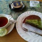 兵衛向陽閣 - 紅茶と抹茶ケーキ