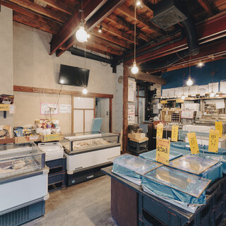 店頭は街の魚屋さん