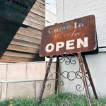 cafe wacca - シャビーシックな看板