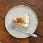ヨウケル舎 - 季節のフルーツタルト（桃）（820円）