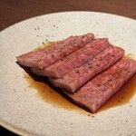 Yakiniku BarBies - イチボ（2,750円）
      　脂の甘さと赤身の力強さのバランスが抜群。焼き上がりの香りもたまりません。