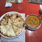 ニュータージマハール - ダルカレーとチーズナン