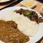 新宿牛タンローストビーフ 白か黒 - 