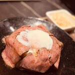 新宿牛タンローストビーフ 白か黒 - 