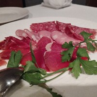 フラットリア - 生ハムサラミの盛り合わせ