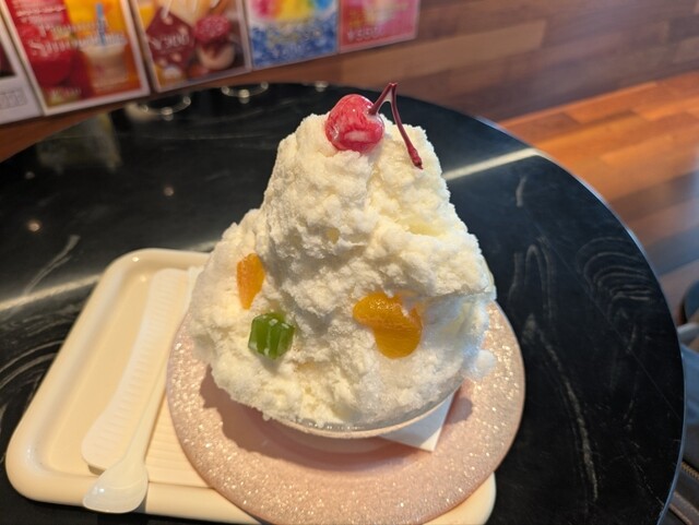 Drink &amp; Dessert Bar Patio