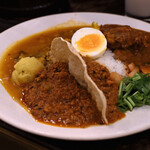 FISH -  3種コンボ(チキン・キーマ・mix豆│ライス小盛 −50円)@税込1,250円│ 日曜12:29頃訪問→12:31頃入店