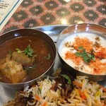 インド料理 パリワル - ビリヤニとヒジョーに親和性が高いラッサ(左)＆ライタ
