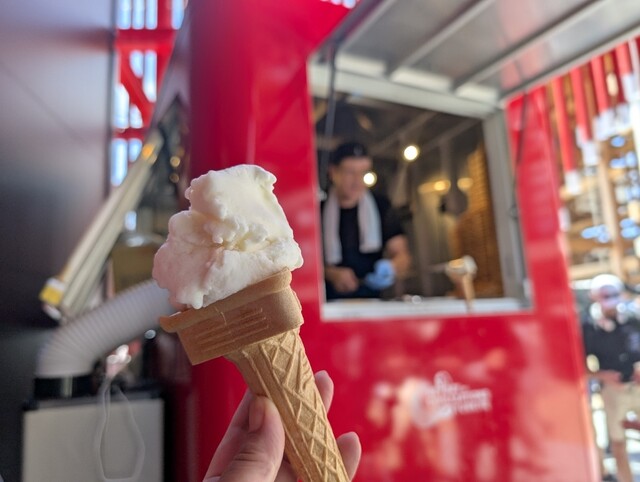 トルコアイス ドンドゥルマ販売台 ドンドルマ トルコアイス | 写真