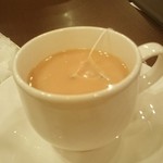 MODISH BAR & GRILL - 栗の紅茶、ミルクと砂糖をいれたらデザートみたい。