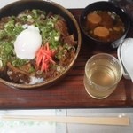 グリーンライフ　やまびこ - 牛すじどて煮どんぶり＋みそ汁