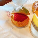 OREG CAFE - イチゴシュークリムです