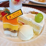 OREG CAFE - ケーキとアイスクリームのアップです。