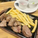 肉とワインとクラフトビール アンカーグラウンド 馬車道店 - サイコロステーキ120g