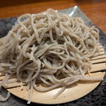 312143266 - 粗挽き蕎麦なので、麺が短め。蕎麦の香りを楽しめます。